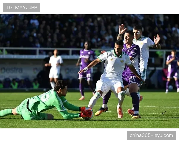 那不勒斯边路进攻持续提升,战术布局焕发新生引发关注 那不勒斯边路进攻持续提升,战术布局焕发新生引发关注